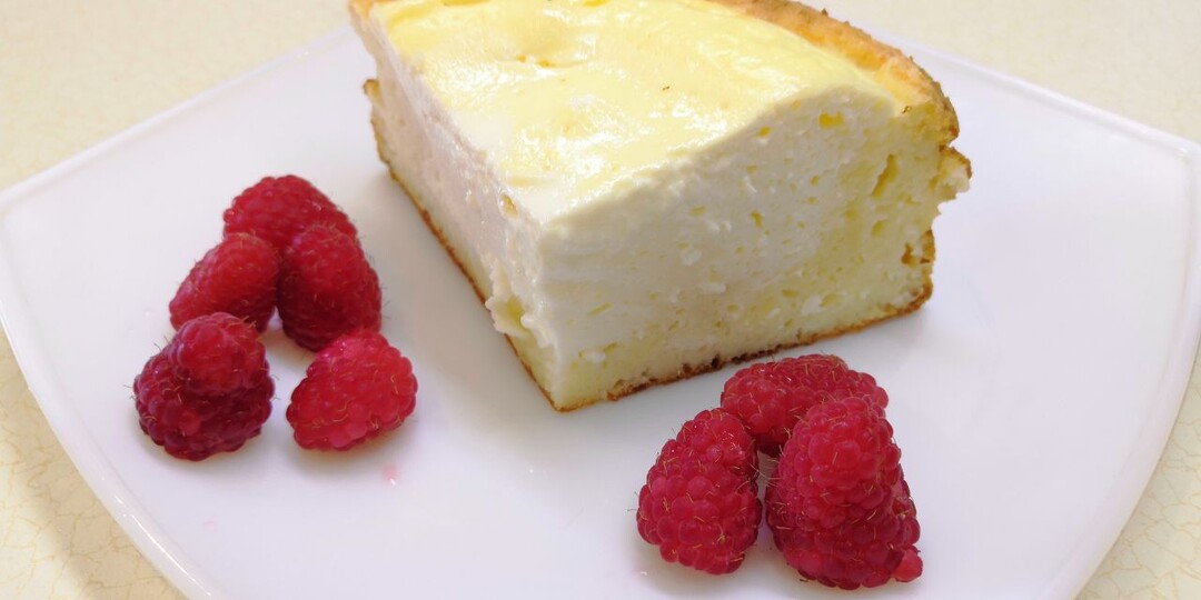 Что за прелесть эта запеканка из двух видов творога! И калорийность радует