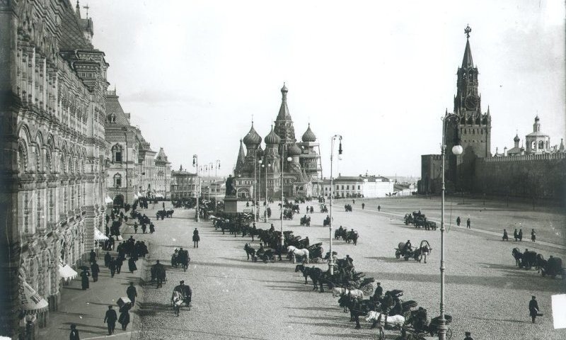 Покровский собор и Спасская башня, 1893-1909, Москва / источник: МАММ / МДФ, История России в фотографиях (russiainphoto.ru)

