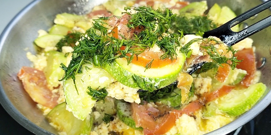 Скрембл с кабачком и помидором - идеально к завтраку