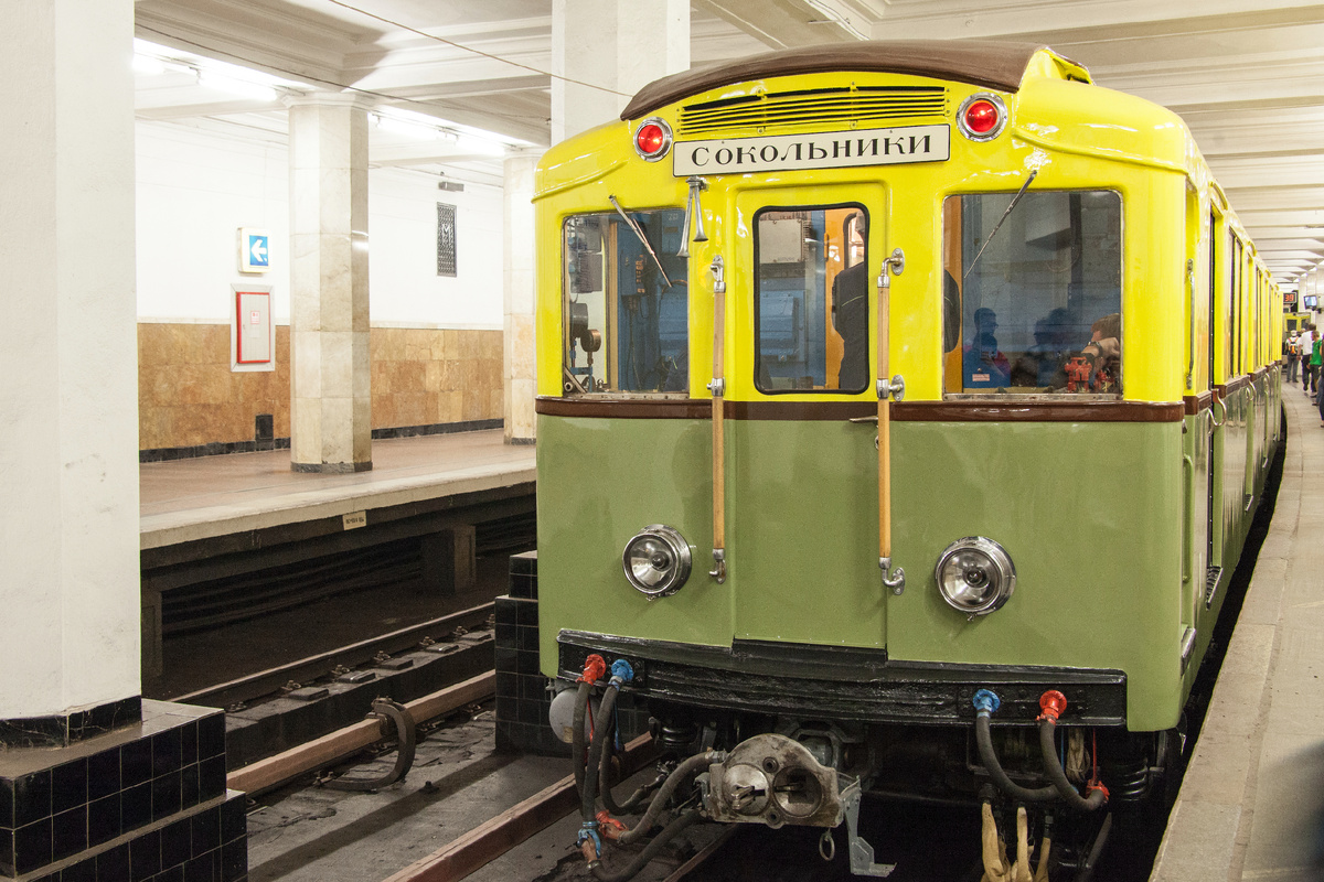 Реконструированный вагон времен открытия метро