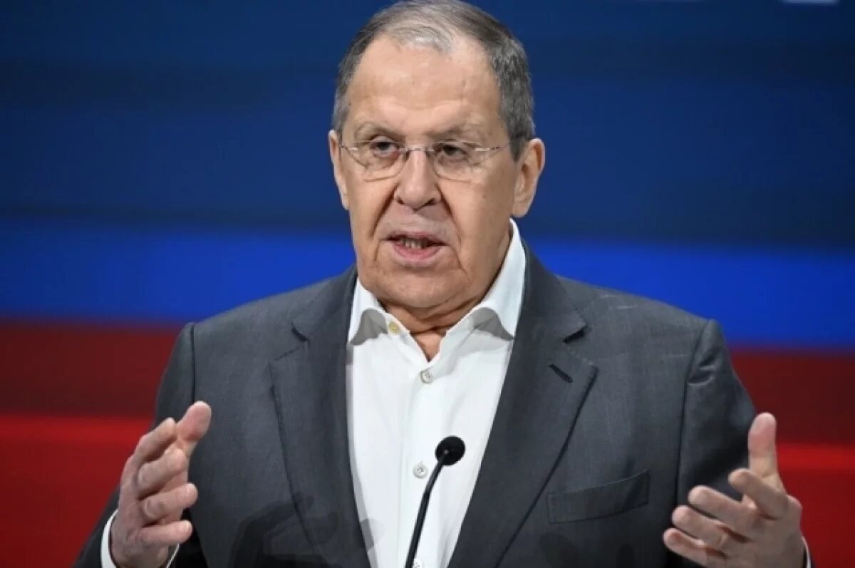    Лавров заявил, что во время визита в ЮАР его самолет с трудом заправили