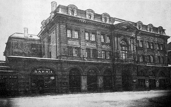 Так здание выглядело по улице Некрасова.