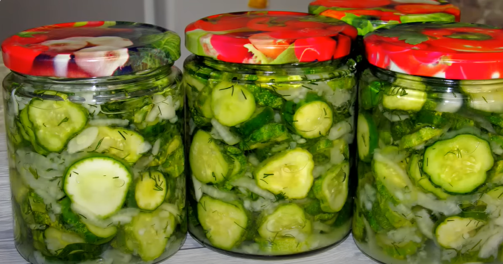 Салат на зиму из огурцов - соседка постоянно его готовит. Хрустящие, без варки и стерилизации