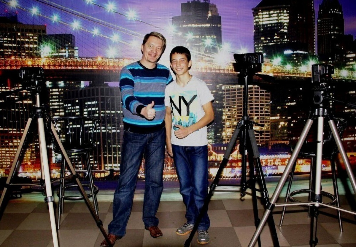 Сергей Алешкович в студии с представителем подрастающего поколения