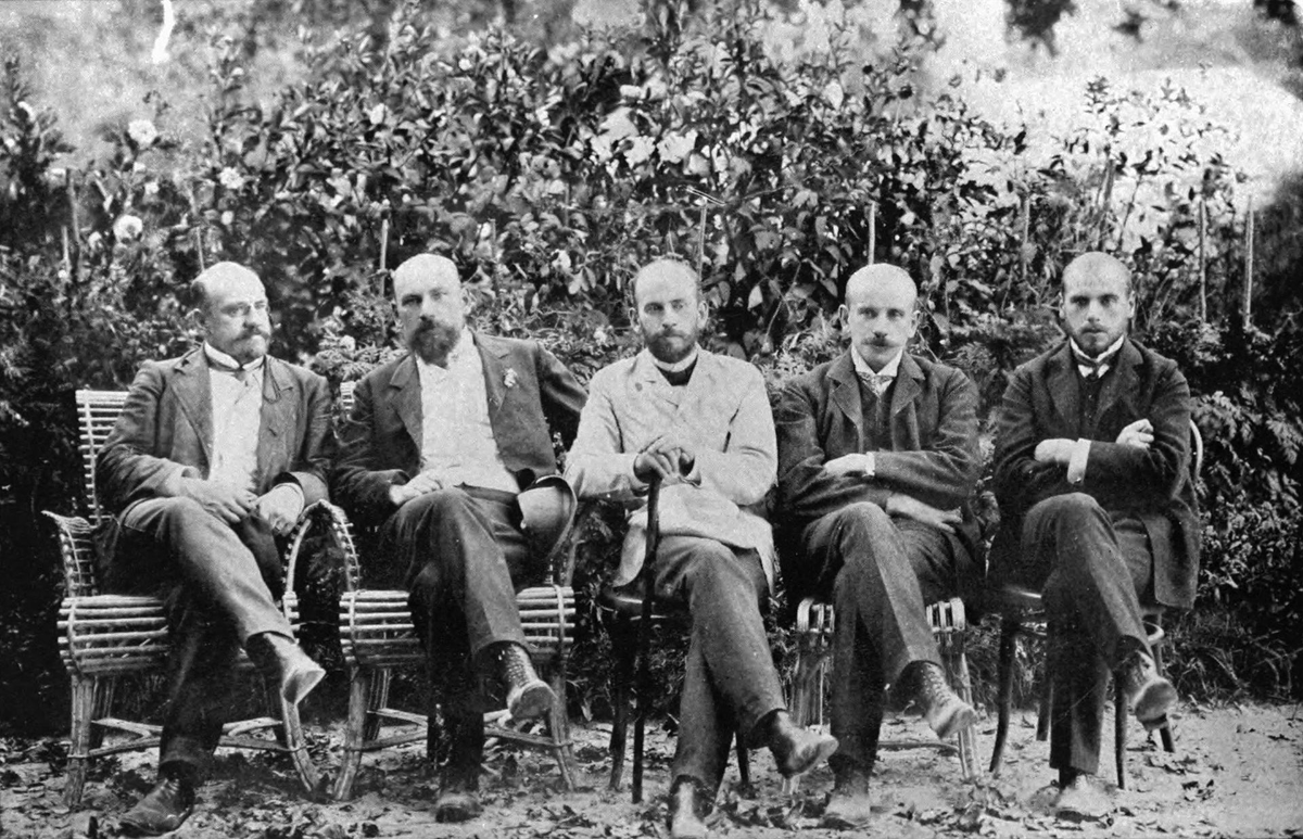 Сыновья Толстых: Сергей, Илья, Лев, Андрей, Михаил. 1914 год