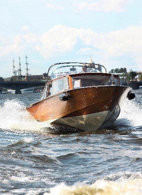 Как можно сделать чертёж катера по фотографии, по одной проекции . Фото из открытого источника.