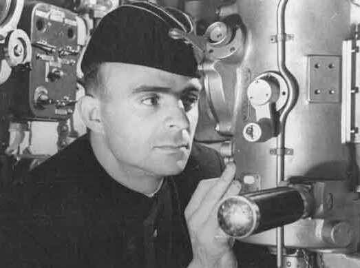 Сергей Прокофьевич Лисин (13 [26] июля 1909, Саратов — 5 января 1992, Санкт-Петербург) — советский военный моряк-подводник, командовавший в годы Великой Отечественной войны подводной лодкой С-7 бригады подводных лодок Краснознамённого Балтийского флота. Герой Советского Союза (23.10.1942). Капитан 1-го ранга (26.05.1955). Кандидат военно-морских наук (1956), доцент (1957)