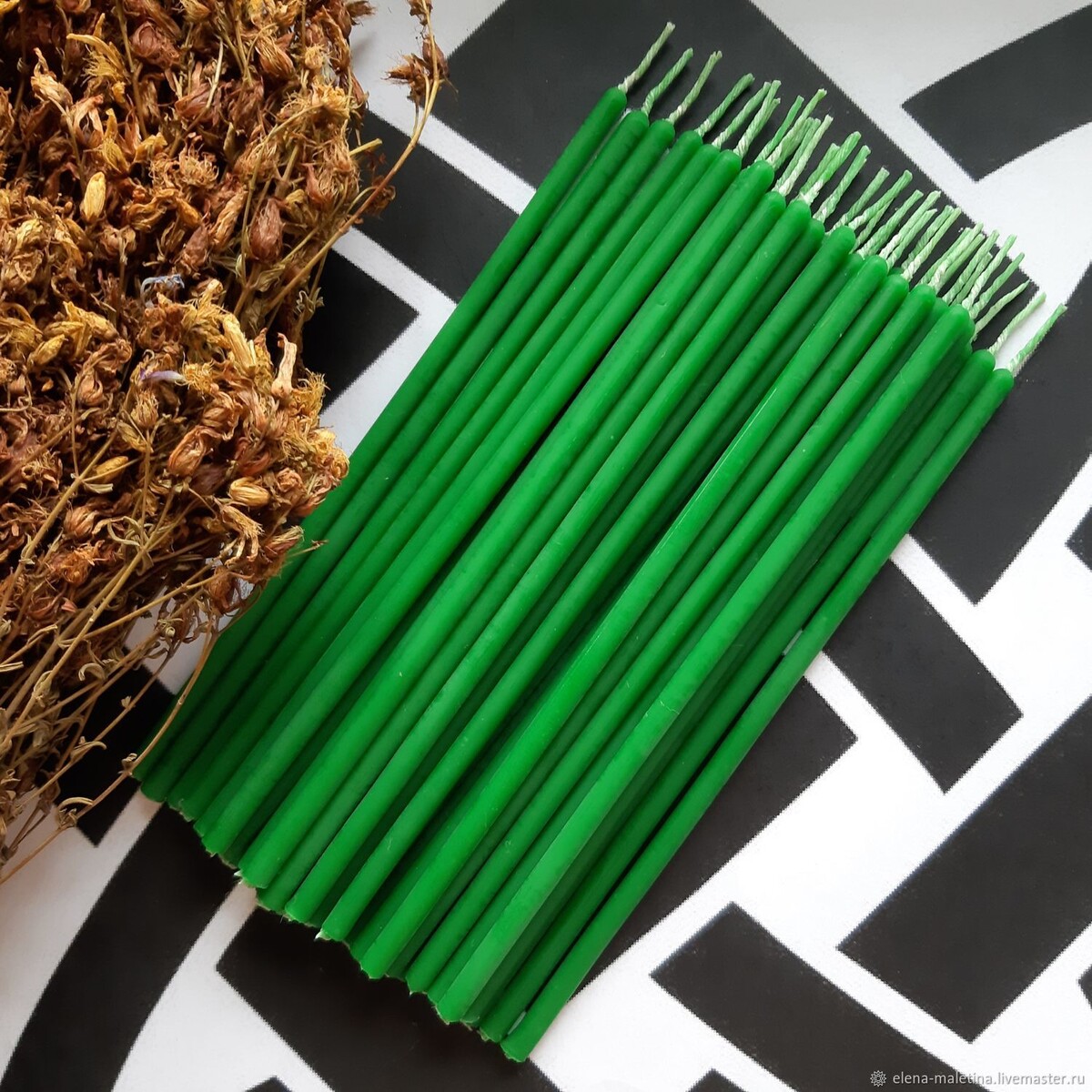 Зелёные восковые свечи 