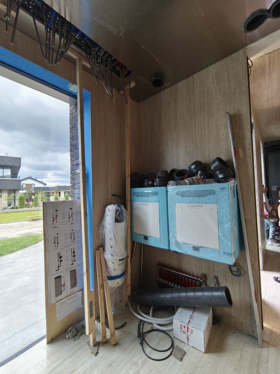 "Красный уголок" - система центрального пылеудаления Blizzard V1 C40 и ПВУ Blizzard L3 ES 400