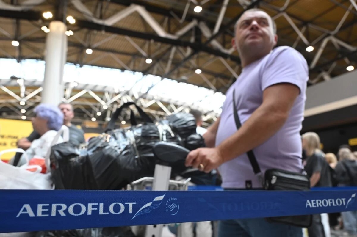    Очередь у стойки регистрации авиакомпании «Аэрофлот» в терминале В Международного аэропорта Шереметьево после масштабного сбоя в работе информационных систем.
