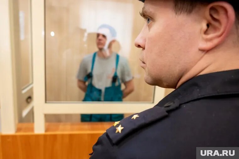 Евгений Овсюков ожидает решение суда. Фото: Руслан Яроцкий © URA.RU