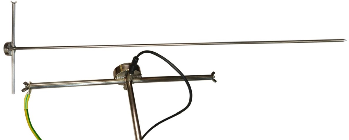 Заземляющий электрод ЭЗИ-1,2. Тыльная часть с подключенными проводами.    