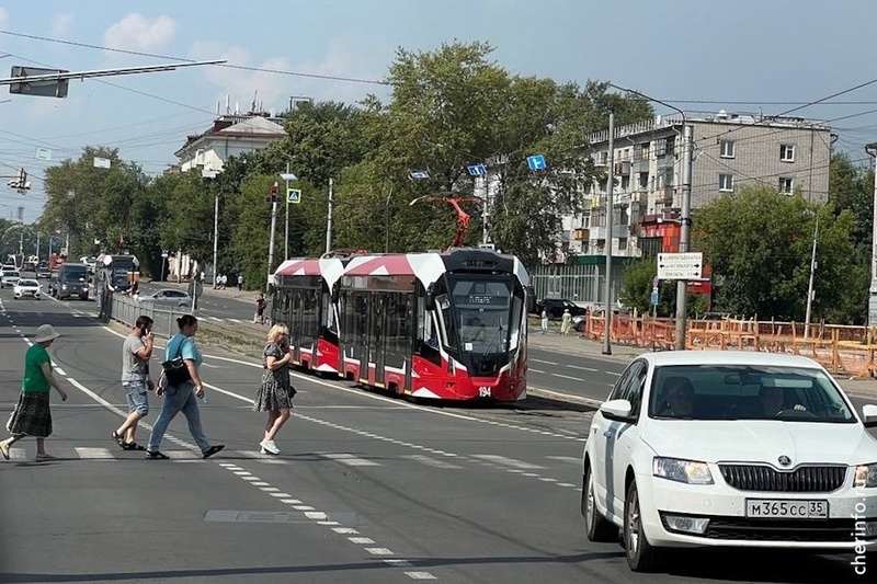    Сегодня спаренные вагоны обкатывали без пассажиров по маршруту от трамвайного парка до остановки "Аглофабрика"