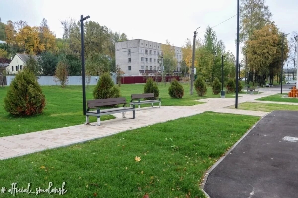    Власти Смоленска продолжают пешие обходы по районам