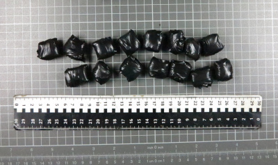 В автомобиле нашли пакет со свертками