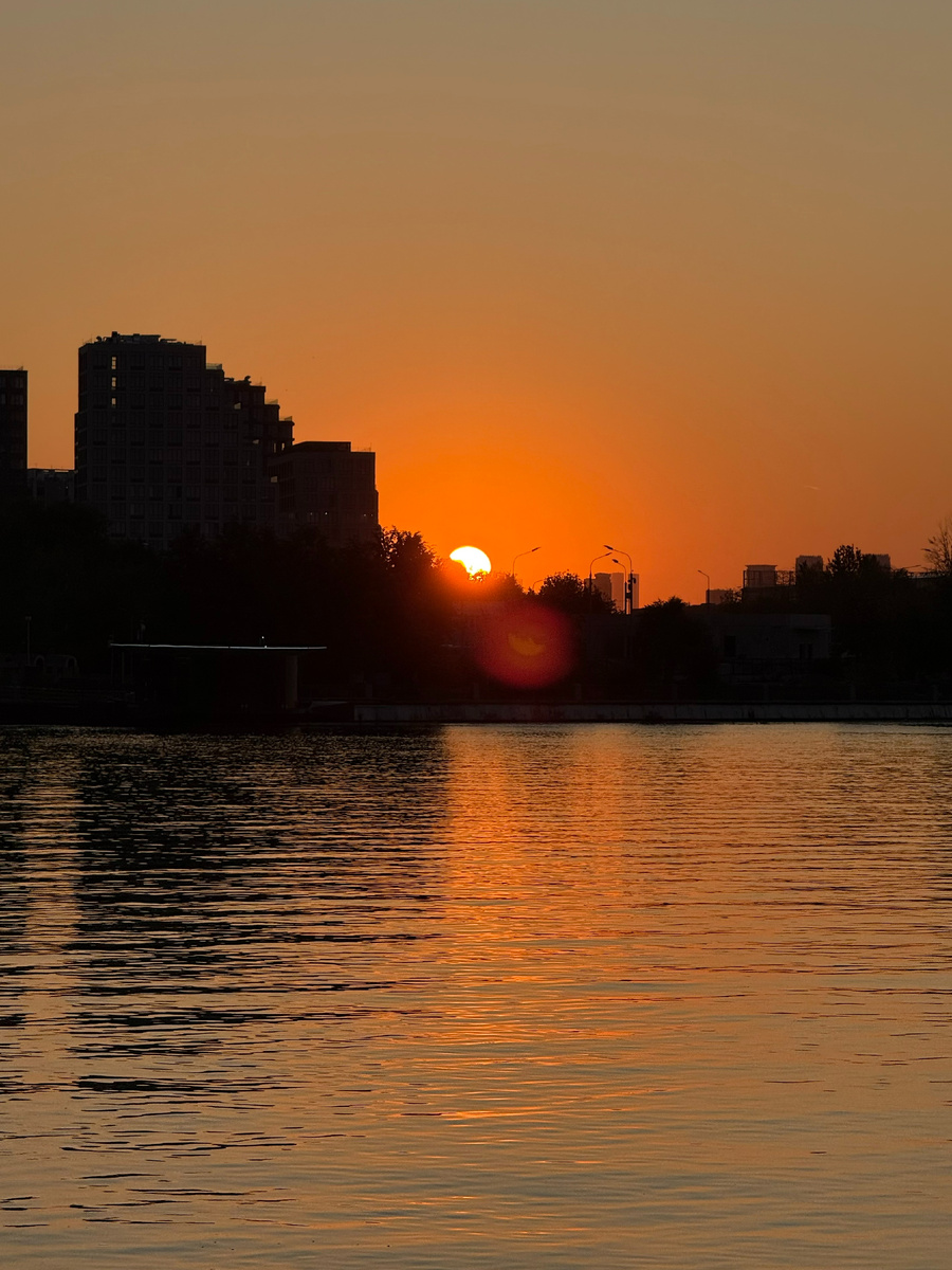 Фото автора канала. Закат у воды.