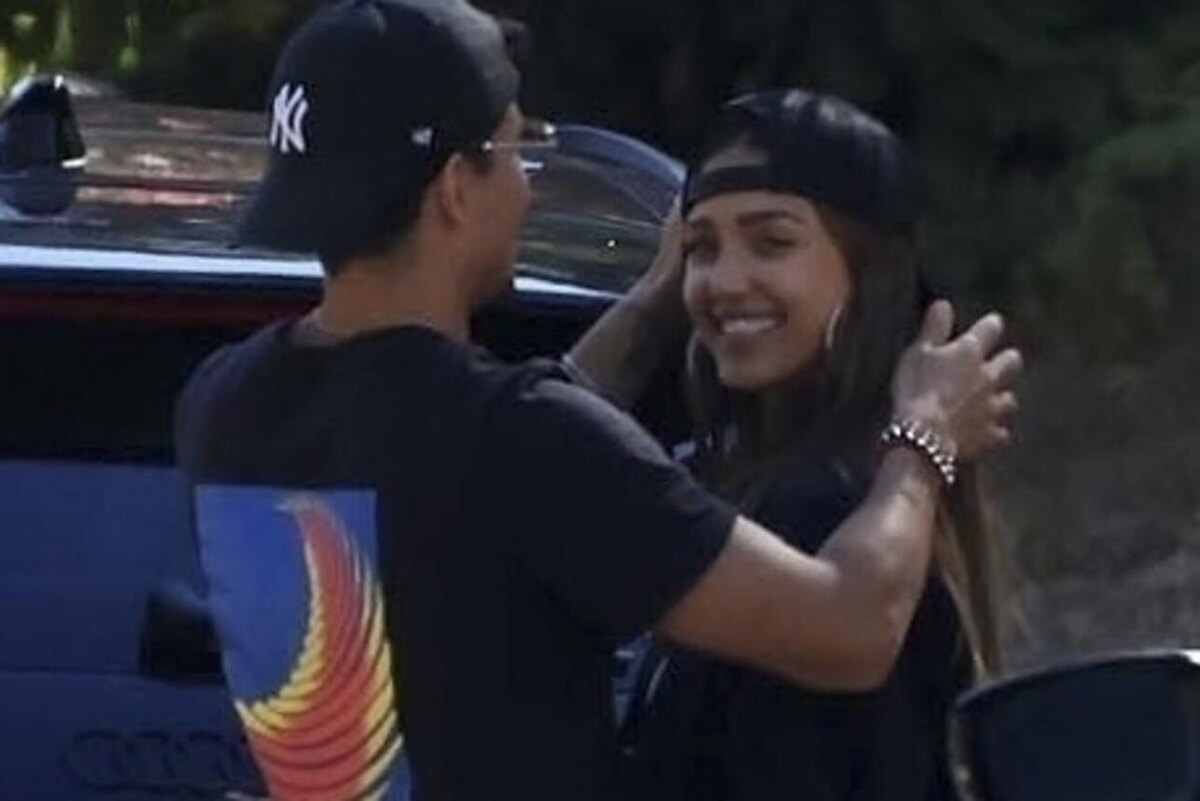    Джессика Альба и Дэнни Рамирес LEGION-MEDIA