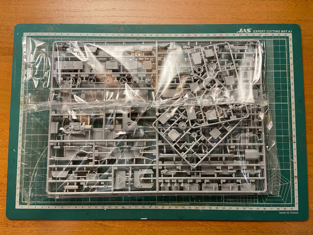 Упакованный набор  стендовой модели УАЗ-3909 "Буханка". Масштаб 1/35. Производитель "Звезда". Фото из личного архива автора © 2023 год. Листайте вправо 👉чтобы увидеть больше