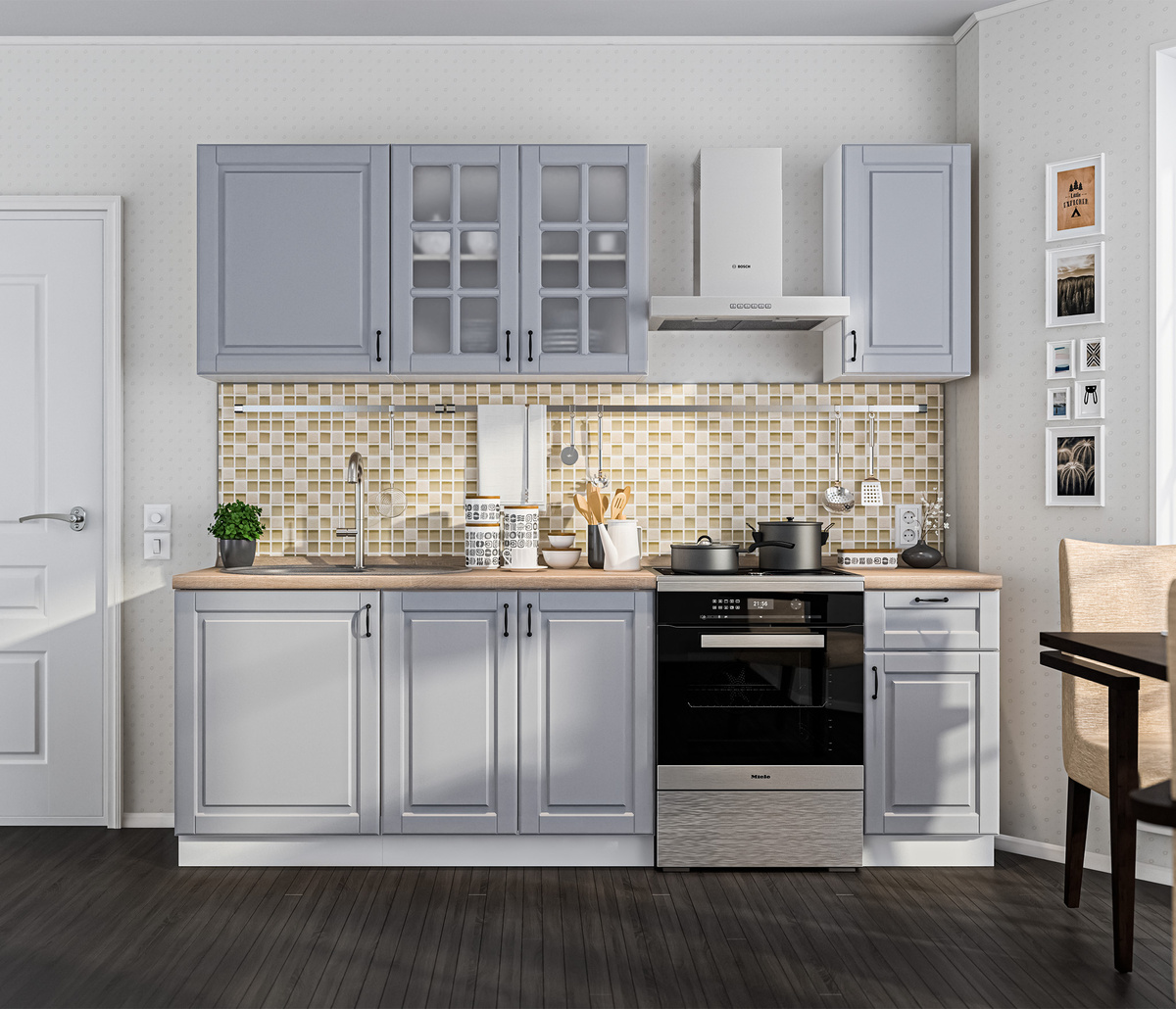 Верхний шкаф-витрина и рамочная фрезеровка в модели «Регина» придают интерьеру кухни благородные классические черты