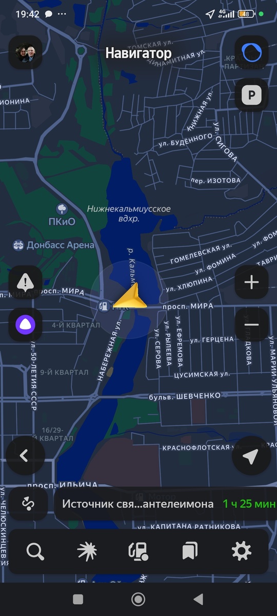 Велосипедные покатушки и пешеходные прогулки вокруг Нижнекальмиусского водохранилища интересные и познавательные. Много людей здесь катаются на лодках и сапбордах, но у меня такого опыта (к сожалению) нет.