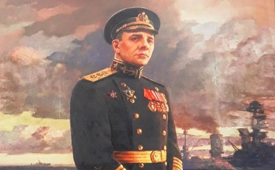Адмирал Трибуц в чёрном кителе