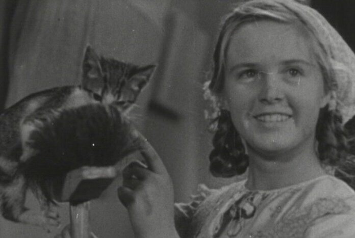 Отца Екатерины Деревщиковой репрессировали.