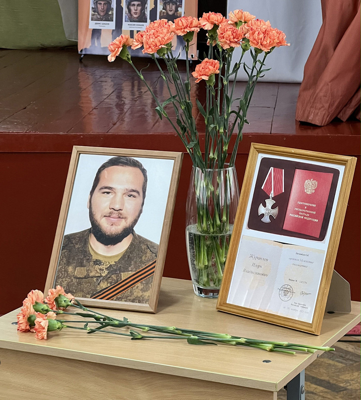     Парта Журавлева. Фото: assembly.spb.ru