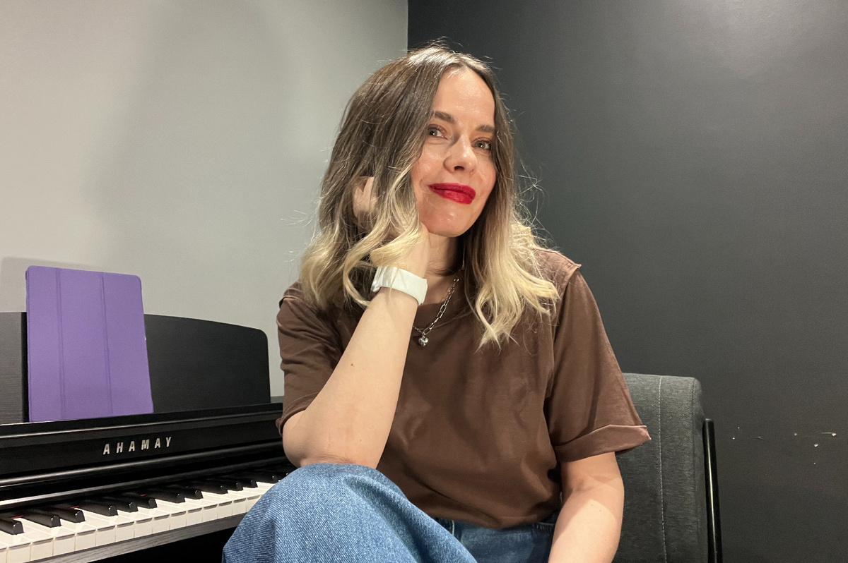 Юлия Кантонистова - вокалистка, музыкант, продюсер, вокальный тренер.