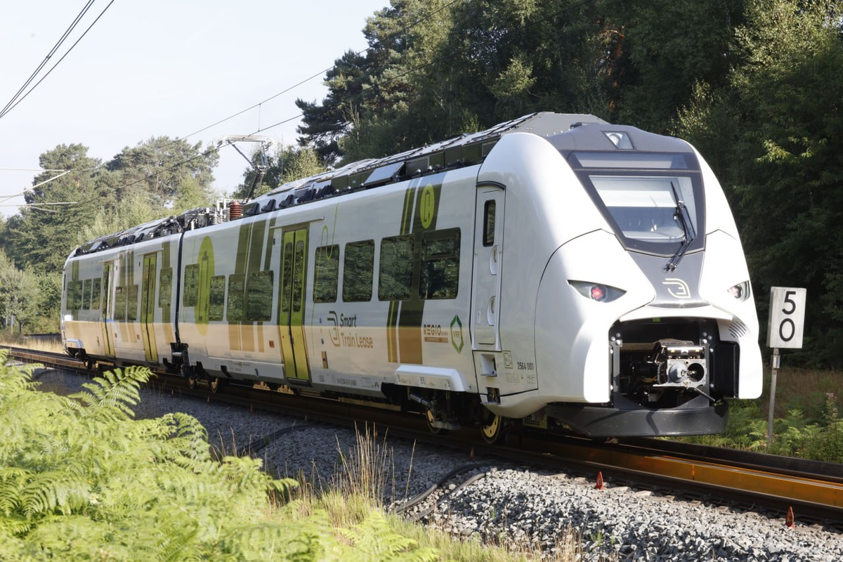 Первый контактно-аккумуляторный поезд платформы Mireo Smart. Источник: Siemens Mobility