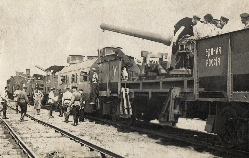 Бронепоезд белых "Единая Россия", созданный в июле 1918 года как "Батарея дальнего боя".