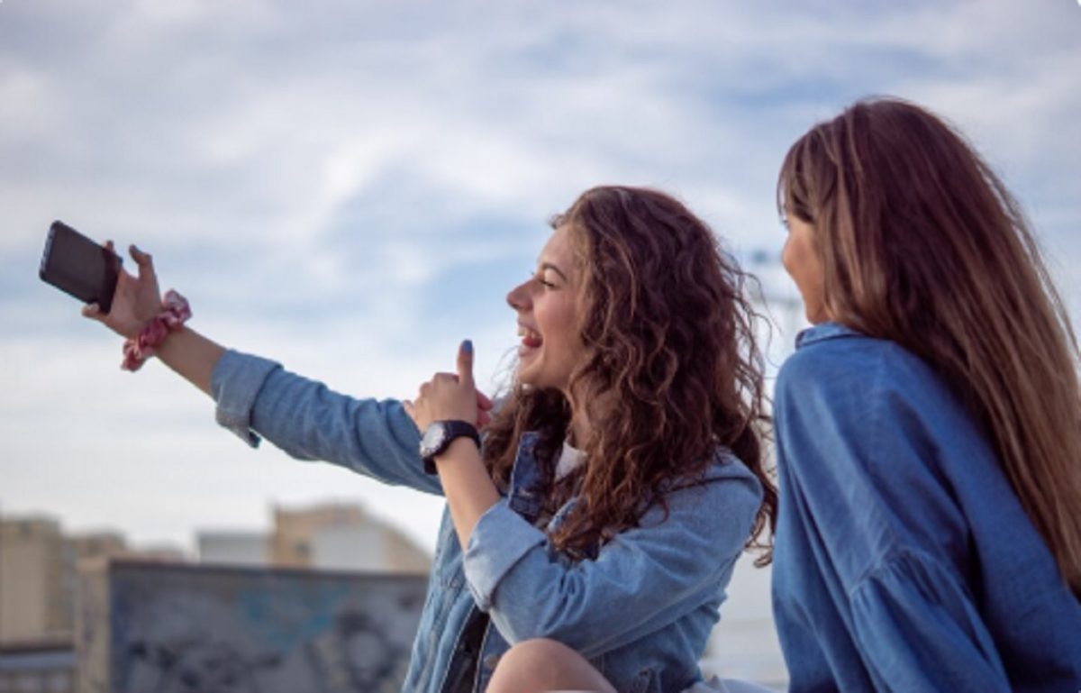    Подростки часто самоутверждаются за счёт каких-то ярких моментов