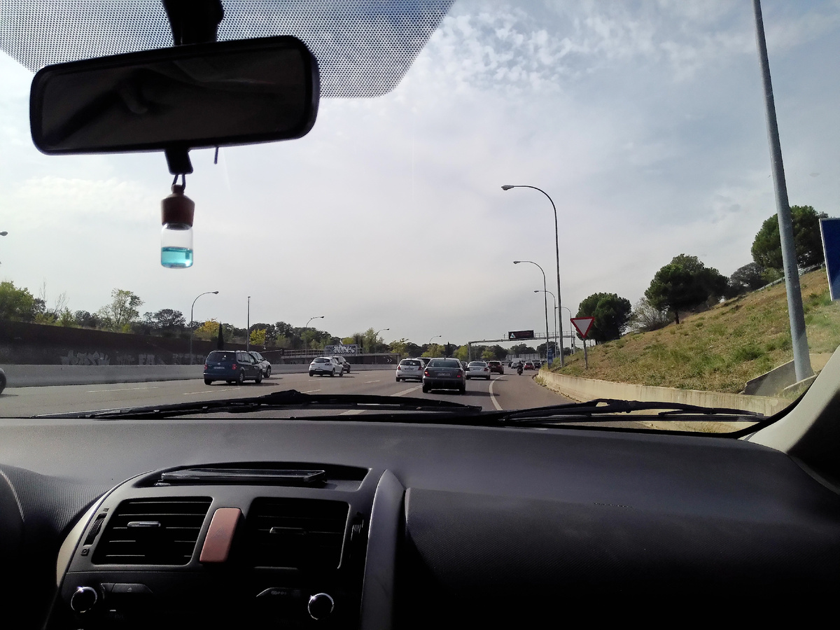 Я в тот момент почему-то слушала русский драм-н-бэйс и познакомила его с «Нейромонахом Феофаном». Он хохотал и удивлялся: «Как я мог пропустить этот шедевр?!». Дорога в 600 км пролетела незаметно.