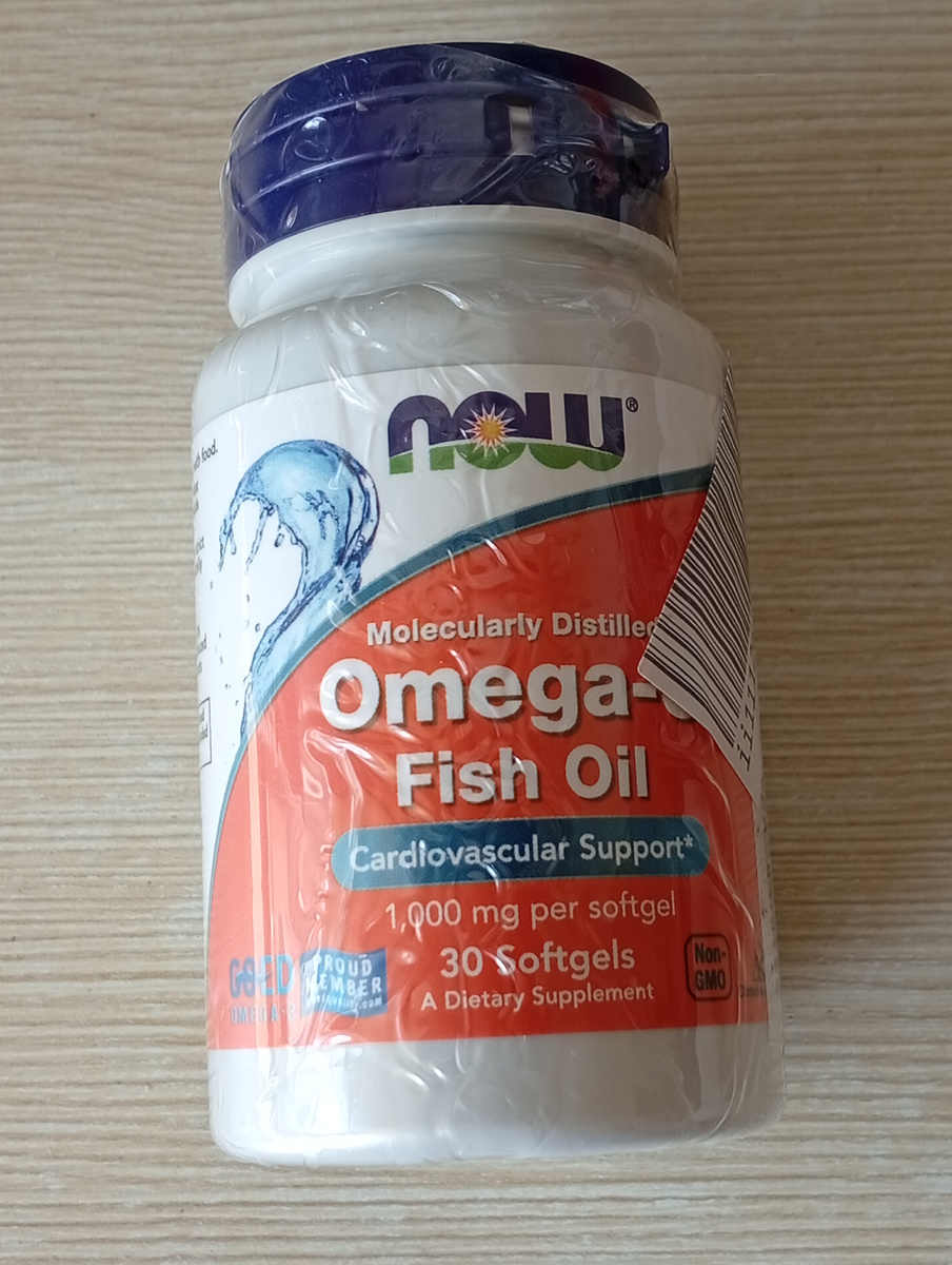 капсулы не имеют вообще никакого запаха, кому это важно - рекомендую)