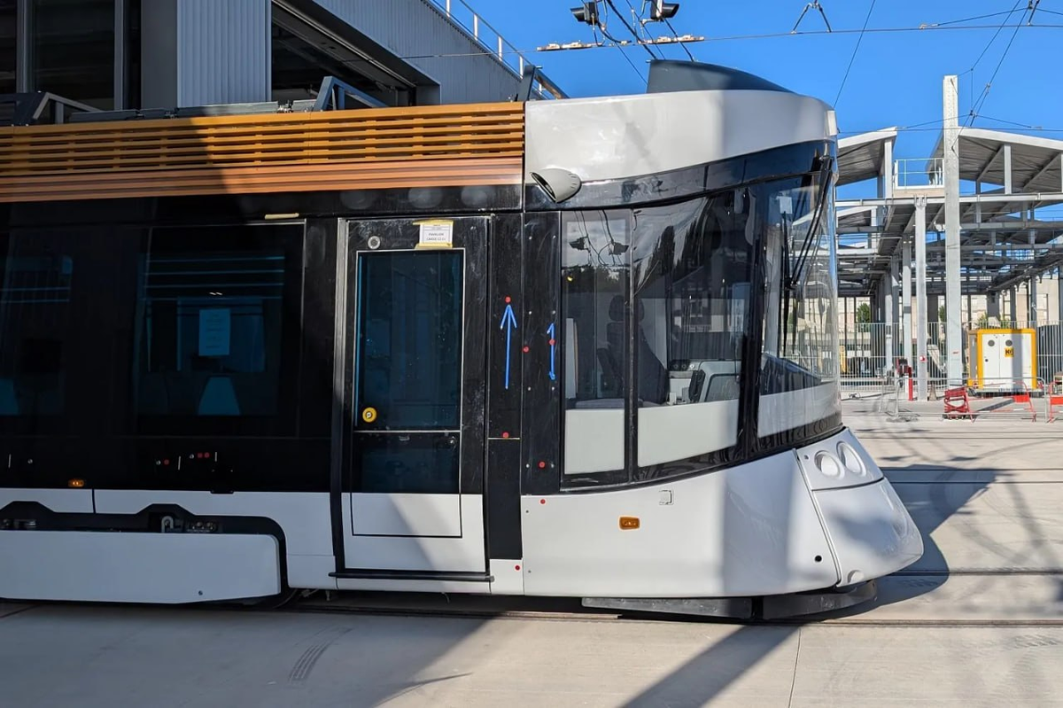 Первый семисекционный трамвай Urbos 100X от CAF в Марселе. Источник: RTM