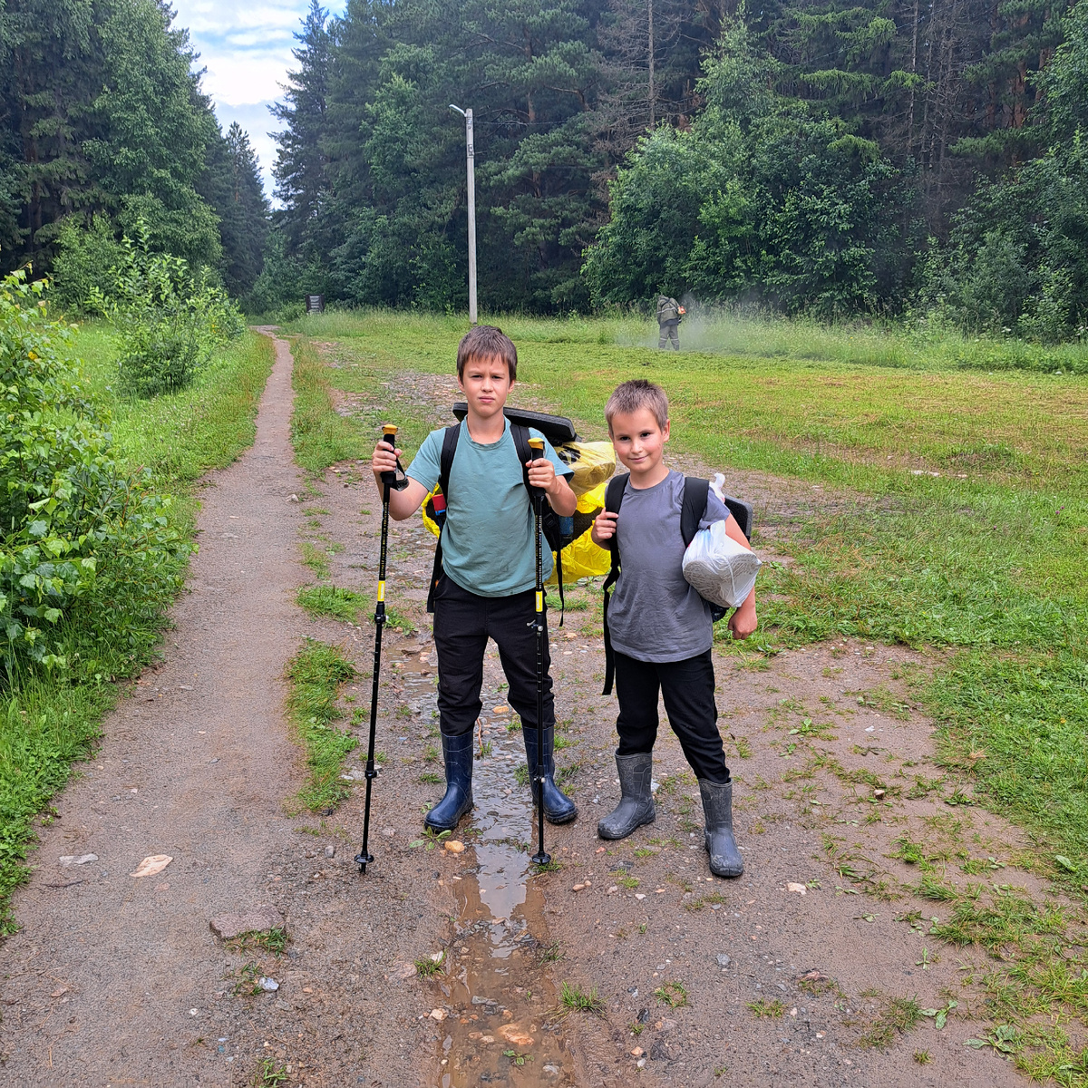 Не очень довольные дети автора))