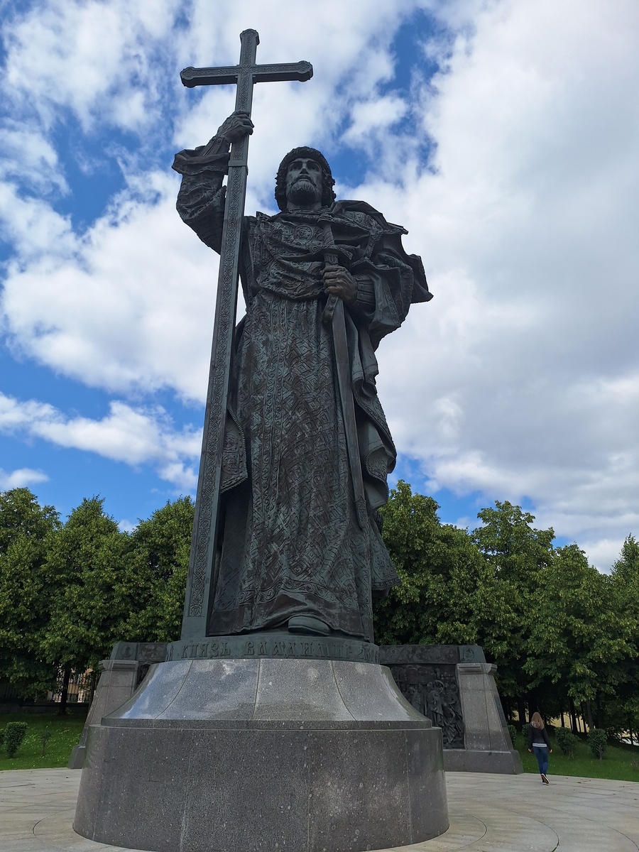 памятник Владимиру в Москве