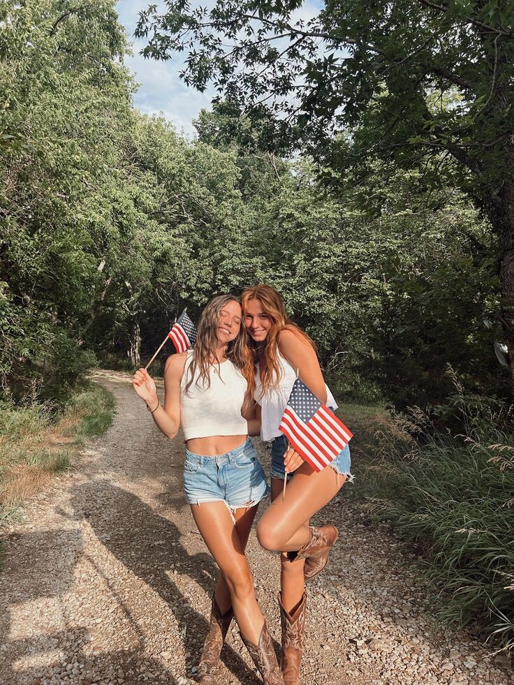 Хочешь себе таких напарниц на службе? Тогда учи инглиш! Источник: https://i.pinimg.com/736x/4c/1b/bd/4c1bbdb6b0cb5f408ac968e835cb1166.jpg.