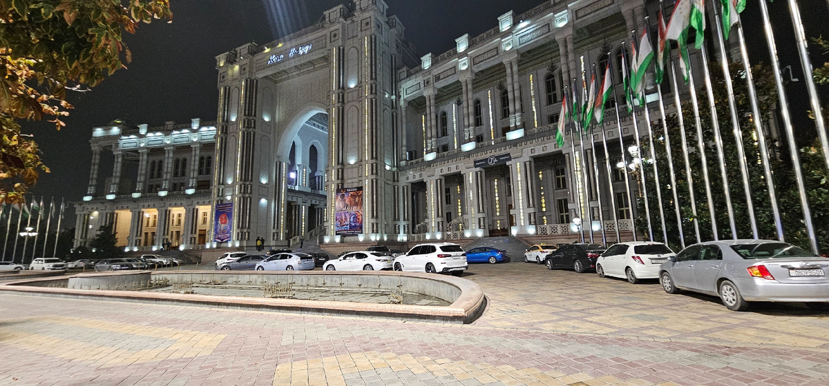 «Кохи Навруз» (букв. Дворец Навруза)