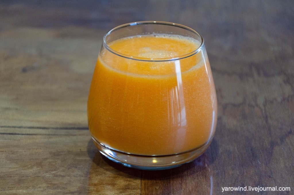 Смузи с морковью, яблоком и апельсином