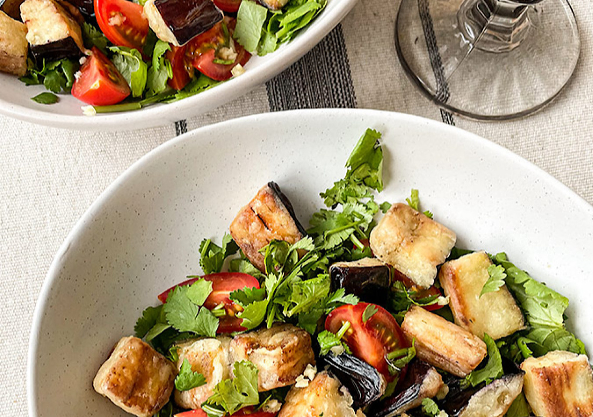 Фото: Салат с хрустящими баклажанами Kolomoka.ru