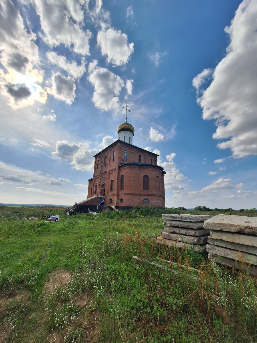 В этом году на главном храме уже воздвигнут купол