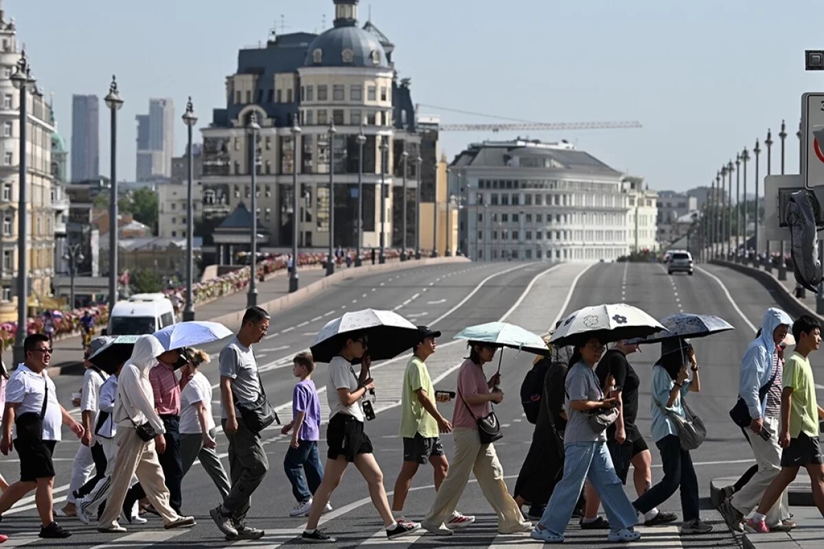    В Москве обновлен абсолютный рекорд жары. 11 июля воздух в Москве прогрелся до 34 градусов Цельсия.
