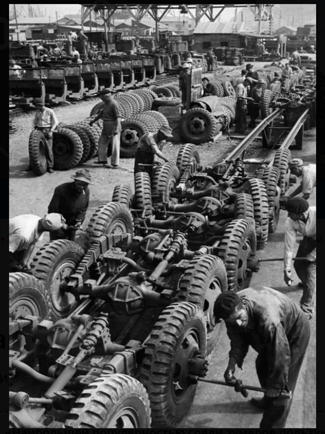 Части грузовиков, полученные Францией в рамках программы ленд-лиза.
Из открытых источников