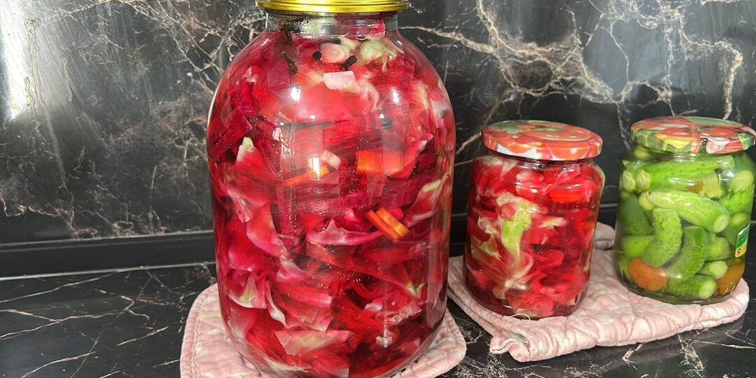 Маринованная капуста со свеклой, идеальная зауска