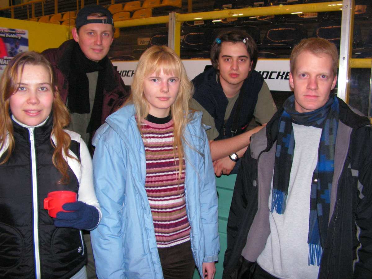 Студенты из России на катке Ведау (г.Дуйсбург) - я второй слева.