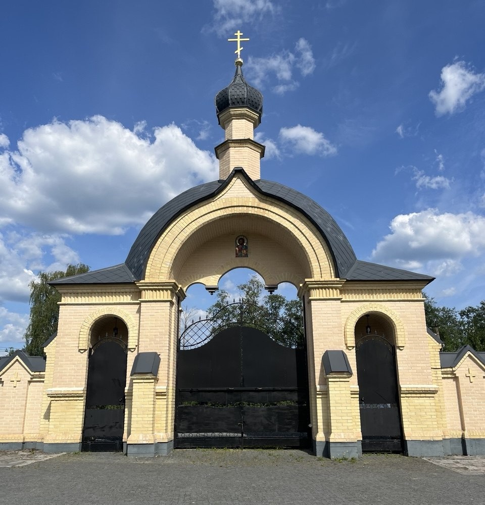 Ворота в монастырь