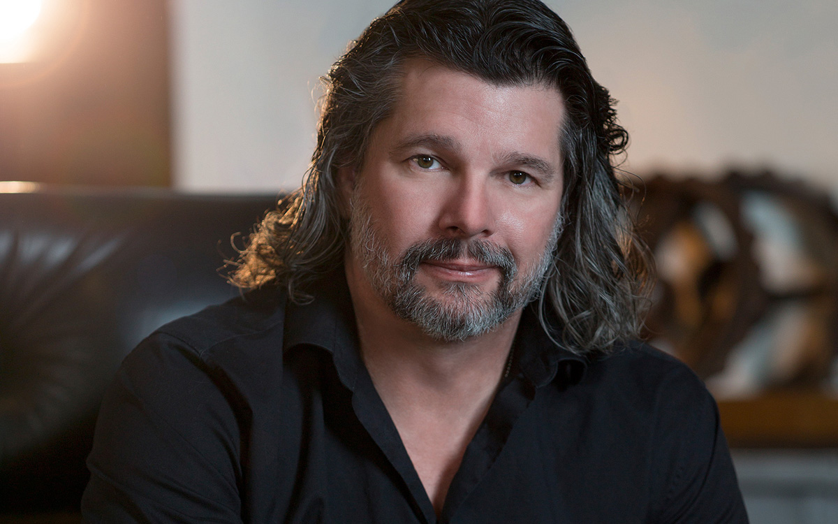    Рональд Д. Мур