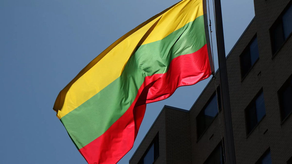 CC BY 2.0 / Mr.TinDC / Lithuanian Embassy Flag