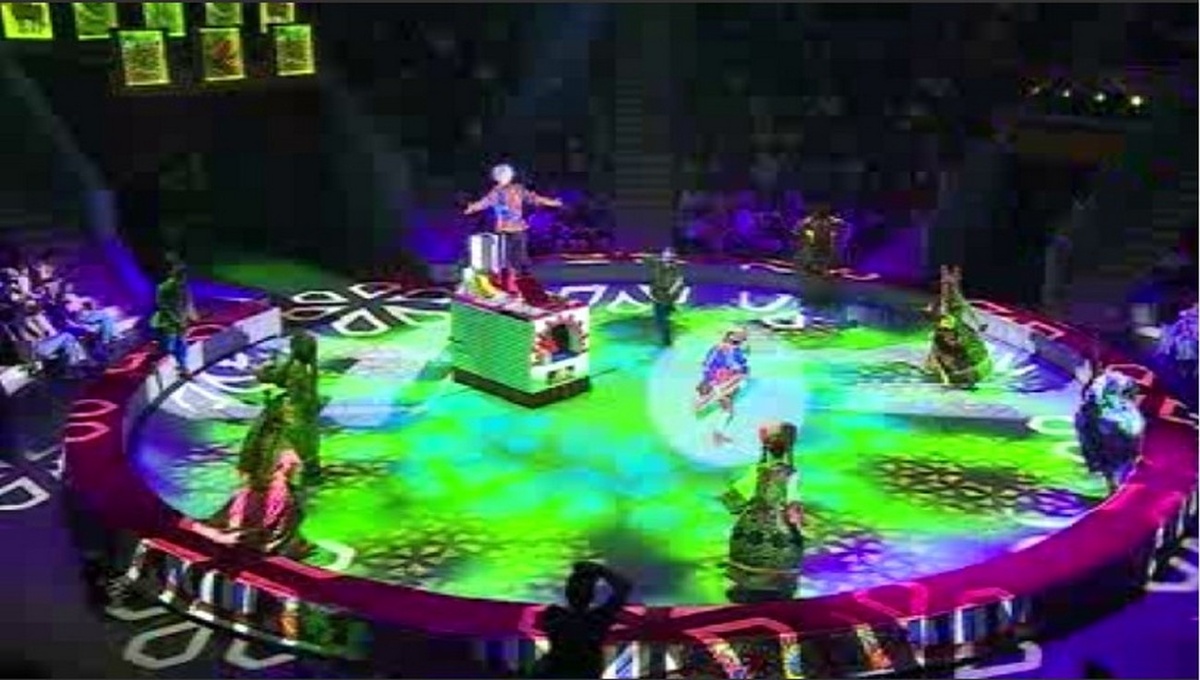    В курском цирке - шоу "Жар-птица" - в исполнении знаменитой династии Филатовых-Клыковых