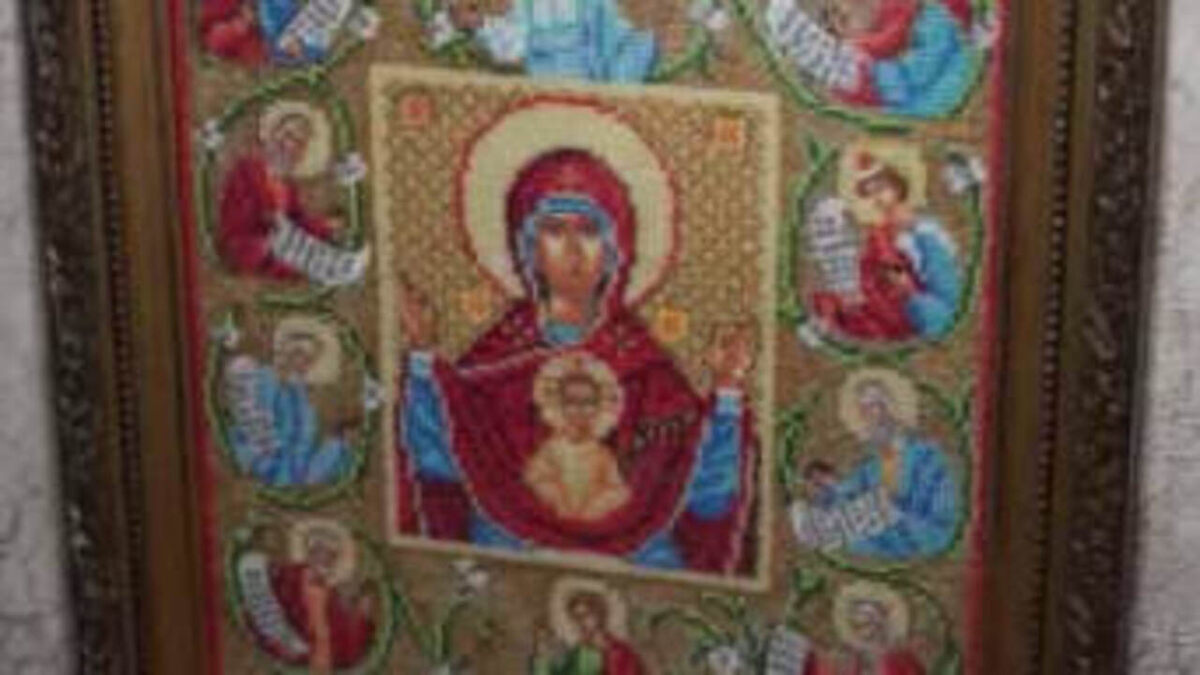    Курянка вышила из бисера икону — для бойцов 155-ой бригады морской пехоты